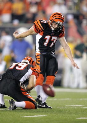 CINCINNATI - AUGUST 28: Shayne Graham #17 of the Cincinnati Bengals kicks during the pre-season game with the Green Bay Packers at Paul Brown Stadium on August 28, 2006 in Cincinnati, Ohio. The Bengals won 48-17. (Photo by Andy Lyons/Getty Images)