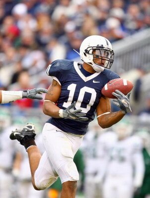 UNIVERSITY PARK, PA - NOVEMBER 18: Andrew Quarless #10  of Penn State bobbles the ball during the game against Michigan State at Beaver Stadium on November 18, 2006 in University Park, Pennsylvania. (Photo by Al Bello/Getty Images)