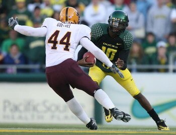 EUGENE, OR - NOVEMBER 03:  Quarterback Dennis Dixon #10 of the Oregon Ducks rushes against Travis Goethel #44 of the Arizona State Sun Devils at Autzen Stadium on November 3, 2007 in Eugene, Oregon. (Photo by Otto Greule Jr/Getty Images)