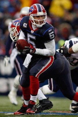 ORCHARD PARK, NY - DECEMBER 28:  Trent Edwards #5 of the Buffalo Bills drops back during the game against the New England Patriots on December 28, 2008 at Ralph Wilson Stadium in Orchard Park, New York. (Photo by Rick Stewart/Getty Images)