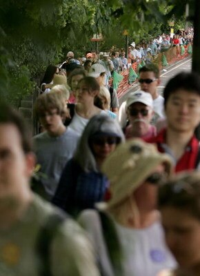 LONDON - JUNE 22:  Spectators queue up prior to play on the third day of the Wimbledon Lawn Tennis Championship on June 22, 2005 at the All England Lawn Tennis and Croquet Club in London.  (Photo by Daniel Berehulak/Getty Images)