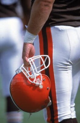 CLEVELAND - NOVEMBER 26:  Center Hank Fraley #66 of the Cleveland Browns prepares to snap the ball against the Cincinnati Bengals at Cleveland Browns Stadium on November 26, 2006 in Cleveland, Ohio. The Bengals defeated the Browns 30-0. (Photo by Gregory 