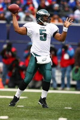 EAST RUTHERFORD, NJ - DECEMBER 07:  Donovan McNabb #5 of the Philadelphia Eagles looks to pass against the New York Giants during their game on December 7, 2008 at Giants Stadium in East Rutherford, New Jersey.  (Photo by Al Bello/Getty Images)