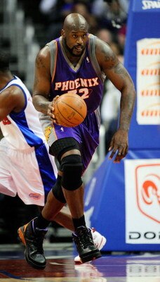 LOS ANGELES, CA - FEBRUARY 18:  Shaquille O'Neal #32 of the Phoenix Suns drives up court after making a block against the Los Angeles Clippers during the second quarter at the Staples Center on February 18, 2009 in Los Angeles, California. NOTE TO USER: U