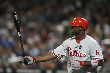 NEW YORK - JUNE 10:  Ryan Howard #6 of the Philadelphia Phillies looks on bats  against the New York Mets on June 10, 2009 at Citi Field in the Flushing neighborhood of the Queens borough of New York City.  (Photo by Al Bello/Getty Images)