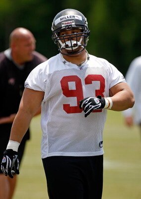 TAMPA - MAY 01:  Defensive tackle Roy Miller #93 of the Tampa Bay Buccaneers works out during the Buccaneers Rookie Minicamp at One Buccaneer Place on May 1, 2009 in Tampa, Florida.  (Photo by J. Meric/Getty Images)