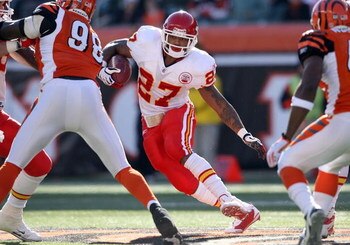 CINCINNATI - DECEMBER 28: Larry Johnson #27 of the Kansas City Chiefs runs with the ball against the Cincinnati Bengals during the NFL game on December 28, 2008 at Paul Brown Stadium in Cincinnati, Ohio. (Photo by Andy Lyons/Getty Images)