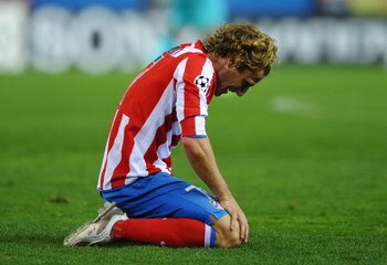 MADRID, SPAIN - FEBRUARY 24:  Diego Forlan of Atletico Madrid looks dejected during the Champions League  Round of 16, First Leg match between Atletico Madrid and FC Porto at the Vicente Calderon on February 24, 2009 in Madrid, Spain.  (Photo by Jasper Ju