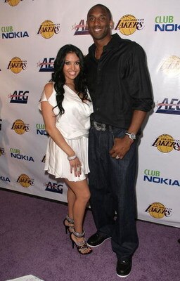 LOS ANGELES, CA - JUNE 18:  Vanessa Bryant and NBA player Kobe Bryant arrive at the Los Angeles Laker's official championship victory party at Club Nokia on June 18, 2009 in Los Angeles, California.  (Photo by Alberto E. Rodriguez/Getty Images)