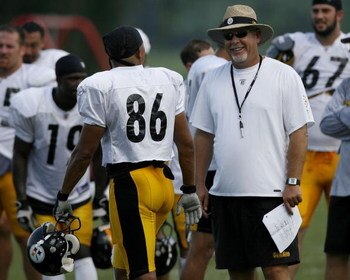 LATROBE, PA - AUGUST 8: Bruce Arians, offensive Coordinator of the Pittsburgh Steelers, talks with Hines Ward #86 during training camp at St. Vincent College on August 8, 2007 in Latrobe, Pennsylvania.  (Photo By Gregory Shamus/Getty Images)  