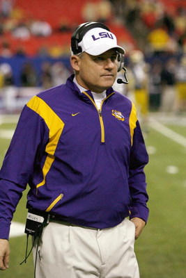 ATLANTA - DECEMBER 31: Head coach Les Miles of the LSU Tigers walk on the field during the Chick-fil-A Bowl against the Georgia Tech Yellow Jackets on December 31, 2008 at the Georgia Dome in Atlanta, Georgia. (Photo by Kevin C. Cox/Getty Images)