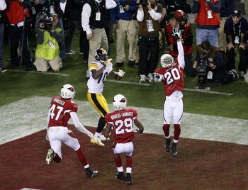TAMPA, FL - FEBRUARY 01:  Santonio Holmes #10 of the Pittsburgh Steelers catches a touchdown in fourth quarter against Aaron Francisco #47 and Dominique Rodgers-Cromartie #29 of the Arizona Cardinals during Super Bowl XLIII on February 1, 2009 at Raymond 