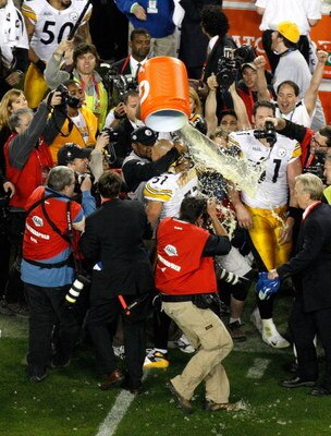 TAMPA, FL - FEBRUARY 01:  James Harrison #92 of the Pittsburgh Steelers pours Gatorade over head coach Mike Tomlin and James Farrior #51 after the Steelers won 27-23 against the Arizona Cardinals during Super Bowl XLIII on February 1, 2009 at Raymond Jame