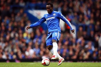 LONDON, ENGLAND - MAY 17:  Michael Essien of Chelsea in action during the Barclays Premier League match between Chelsea and Blackburn Rovers at Stamford Bridge on May 17, 2009 in London, England.  (Photo by Richard Heathcote/Getty Images)