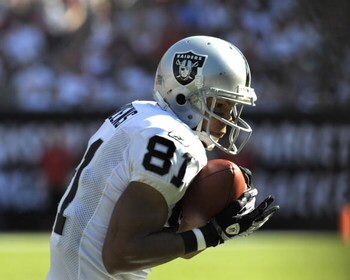 TAMPA, FL - DECEMBER 28: Wide receiver Chaz Schilens #81 of the Oakland Raiders grabs a seocnd-quarter sideline pass against the Tampa Bay Buccaneers at Raymond James Stadium on December 28, 2008 in Tampa, Florida.  (Photo by Al Messerschmidt/Getty Images