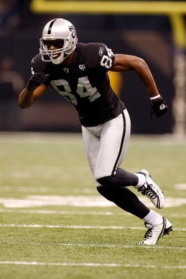 NEW ORLEANS - OCTOBER 12:  Javon Walker #84 of the Oakland Raiders plays against the New Orleans Saints during their NFL game on October 12, 2008 at the Superdome in New Orleans, Louisiana. The Saints defeated the Raiders 34-3.  (Photo by Chris Graythen/G