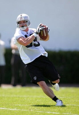 ALAMEDA, CA - MAY 08:  Nick Miller #89 of the Oakland Raiders runs with the ball during the Raiders minicamp at the team's permanent training facility on May 8, 2009 in Alameda, California.  (Photo by Ezra Shaw/Getty Images)