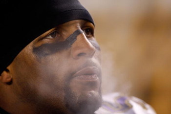 PITTSBURGH - JANUARY 18: Ray Lewis #52 of the Baltimore Ravens looks on against the Pittsburgh Steelers during the AFC Championship game on January 18, 2009 at Heinz Field in Pittsburgh, Pennsylvania. (Photo by Streeter Lecka/Getty Images)
