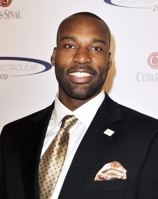 LOS ANGELES, CA - JUNE 07:  Los Angeles Clippers' Baron Davis arrives at the Cedars-Sinai Medical Center's 24th Annual Sports Spectacular at the Century Plaza Hotel on June 7, 2009 in Los Angeles, California.  (Photo by Kevin Winter/Getty Images)