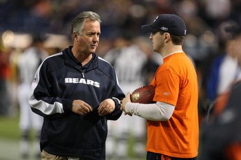 MINNEAPOLIS - DECEMBER 17: Offensive Coordinator Ron Turner and Rex Grossman of the Chicago Bears converse before the game against the Minnesota Vikings at the Hubert H. Humphrey Metrodome on December 17, 2007 in Minneapolis, Minnesota. (Photo by Jonathan