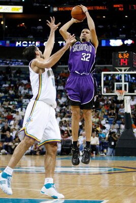 NEW ORLEANS - OCTOBER 31:  Francisco Garcia #32 of the Sacramento Kings makes a shot over Peja Stojakovic #16 of the New Orleans Hornets on October 31, 2007 at the New Orleans Arena in New Orleans, Louisiana. The Hornets defeated the Kings 104-90.  NOTE T