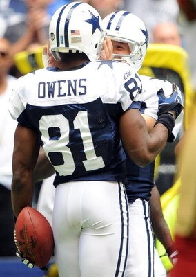 IRVING, TX - NOVEMBER 23:  Wide receiver Terrell Owens #81 of the Dallas Cowboys celebrates a touchdown with Tony Romo #9 during play against the San Francisco 49ers at Texas Stadium on November 23, 2008 in Irving, Texas.  (Photo by Ronald Martinez/Getty 
