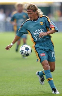 21 Oct 2001:  Luis Hernandez #15 of the Los Angeles Galaxy handles the ball against the San Jose Earthquakes during the Major League Soccer Cup in Columbus, Ohio. The Earthquakes win 2-1 in overtime. DIGITAL IMAGE. Mandatory Credit: Harry How/ALLSPORT