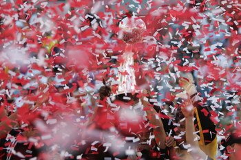 CARSON, CA - NOVEMBER 14:  The D.C. United hold the MLS trophy after winning the MLS Cup 3-2 over the Kansas City Wizards on November 14, 2004 at the Home Depot Center in Carson, California. (Photo by Stephen Dunn/Getty Images)
