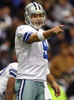 IRVING, TX - DECEMBER 20:  Quarterback Tony Romo #9 of the Dallas Cowboys during play against the Baltimore Ravens at Texas Stadium on December 20, 2008 in Irving, Texas.  (Photo by Ronald Martinez/Getty Images)