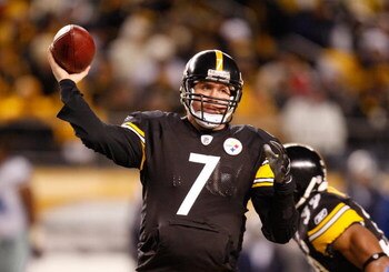 PITTSBURGH - DECEMBER 7:  Quarterback Ben Roethlisberger #7 of the Pittsburgh Steelers passes the ball during their NFL game against the Dallas Cowboys on December 7, 2008 at Heinz Field in Pittsburgh, Pennsylvania. The Steelers defeated the Cowboys 20-13