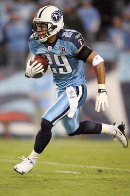 NASHVILLE, TN - OCTOBER 27:  Chris Carr #29 of the Tennessee Titans carries the ball during the NFL game against the Indianapolis Colts at LP Field on October 27, 2008 in Nashville, Tennessee.  (Photo by Andy Lyons/Getty Images)