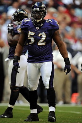 HOUSTON - NOVEMBER 09:  Linebacker Ray Lewis #52 of the Baltimore Ravens during play against the Houston Texans at Reliant Stadium on November 9, 2008 in Houston, Texas.  (Photo by Ronald Martinez/Getty Images)