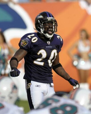 MIAMI, FL - JANUARY 4:  Safety Ed Reed #20 of the Baltimore Ravens directs coverage against the Miami Dolphins during their AFC Wild Card Game at Dolphins Stadium on January 4, 2009 in Miami, Floirda.  (Photo by Al Messerschmidt/Getty Images)