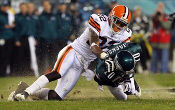 PHILADELPHIA - DECEMBER 15:  DeSean Jackson #10 of the Philadelphia Eagles gets tackled by Brandon McDonald #22 of the Cleveland Browns on December 15, 2008 at Lincoln Financial Field in Philadelphia, Pennsylvania.  (Photo by Jim McIsaac/Getty Images)