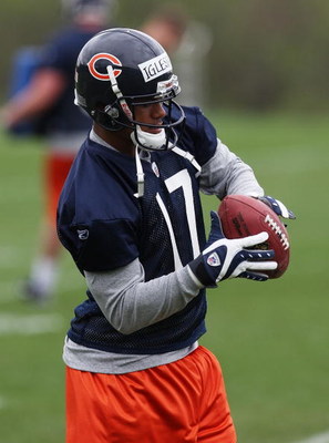 LAKE FOREST, IL - MAY 01: Juaquin Iglesias #17 of the Chicago Bears catches a pass during a rookie mini-camp practice on May 1, 2009 at Halas Hall in Lake Forest, Illinois. (Photo by Jonathan Daniel/Getty Images)