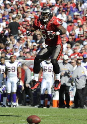 TAMPA, FL - NOVEMBER 16: Linebacker Derrick Brooks #55 of the Tampa Bay Buccaneers warms up with a leap against the Minnesota Vikings at Raymond James Stadium on November 16, 2008 in Tampa, Florida.  (Photo by Al Messerschmidt/Getty Images) 