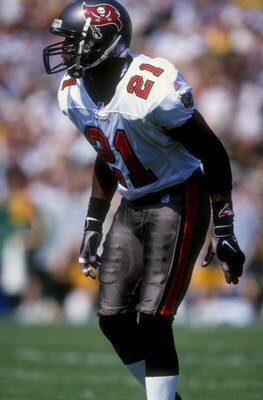 13 Sep 1998:  Cornerback Donnie Abraham #21 of the Tampa Bay Buccaneers in action during the game against the Green Bay Packers at Lambeau Field in Green Bay, Wisconsin. The Packers defeated the Buccaneers 23-15. Mandatory Credit: Tom Hauck  /Allsport