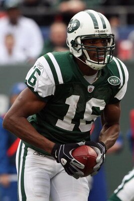 EAST RUTHERFORD, NJ - NOVEMBER 09: Brad Smith #16 of the New York Jets runs with the ball against the St. Louis Rams at Giants Stadium on November 9, 2008 in East Rutherford, New Jersey. (Photo by Nick Laham/Getty Images) 