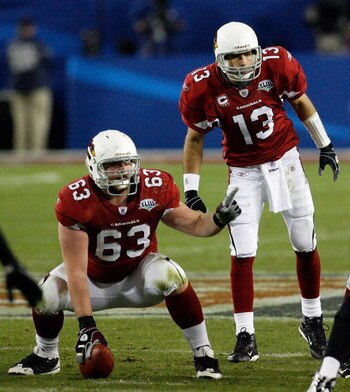 TAMPA, FL - FEBRUARY 01:  Quarterback Kurt Warner #13 of the Arizona Cardinals waits for the snap from center Lyle Sendlein #63 against the Pittsburgh Steelers during Super Bowl XLIII on February 1, 2009 at Raymond James Stadium in Tampa, Florida.  (Photo