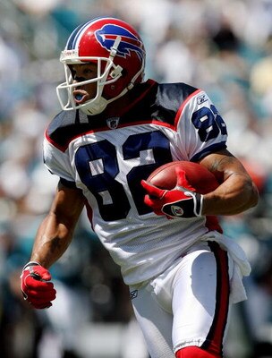 JACKSONVILLE, FL - SEPTEMBER 14:  Wide receiver Josh Reed #82 of the Buffalo Bills looks for room to run while taking on the Jacksonville Jaguars at Jacksonville Municipal Stadium on September 14, 2008 in Jacksonville, Florida. The Bills defeated the Jagu