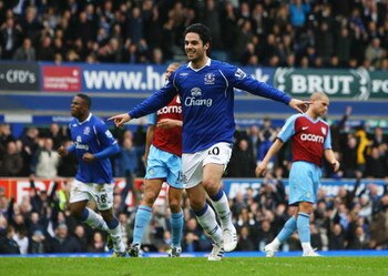 LIVERPOOL, UNITED KINGDOM - FEBRUARY 15:  Mikel Arteta of Everton celebrates after scoring from the penalty spot during the FA Cup 5th Round match sponsored by e.on between Everton and Aston Villa at Goodison Park on February 15, 2009 in Everton, England.