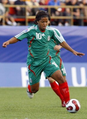 OTTAWA, CANADA - JULY 15:  Giovanni Dos Santos #10 of Mexico looks to control the ball in their quarterfinal match of the FIFA U-20 2007 World Cup against Argentina at Frank Clair Stadium on July 15, 2007 in Ottawa, Ontario, Canada. Argentina defeated Mex