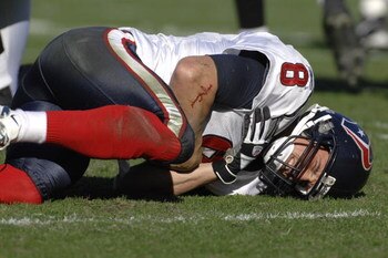 Houston Texans quarterback David Carr falls to the turf with an injured shoulder against the Jacksonville Jaguars  Nov. 12, 2006 in Jacksonville.  The Texans won 13 - 10.  (Photo by Al Messerschmidt/Getty Images)