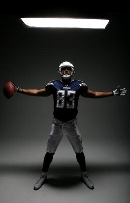 SAN DIEGO, CA - APRIL 3:  Wide Receiver Vincent Jackson of the San Diego Chargers poses during a portrait session on April 3, 2008 at Ray Street Studios in San Diego, California. (Photo by Donald Miralle/Getty Images)