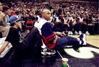 20 Feb 1998:  Forward Charles Barkley of the Houston Rockets relaxes during a game against the Minnesota Timberwolves at the Target Center in Minneapolis, Minnesota.  The Timberwolves defeated the Rockets 100-95. Mandatory Credit: Tim Broekema  /Allsport