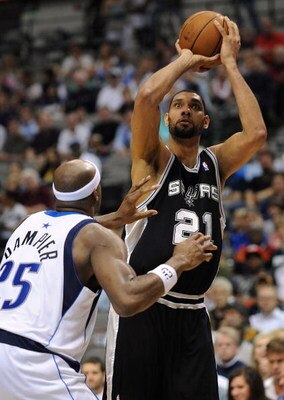 DALLAS - APRIL 25:  Forward Tim Duncan #21 of the San Antonio Spurs takes a shot against Erick Dampier #25 of the Dallas Mavericks in Game Four of the Western Conference Quarterfinals during the 2009 NBA Playoffs at American Airlines Center on April 25, 2