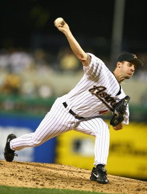 PITTSBURGH - JULY 11:  National League All-Star Roy Oswalt #44 of the Houston Astros pitches during the 77th MLB All-Star Game at PNC Park on July 11, 2006 in Pittsburgh, Pennsylvania.  (Photo by Al Bello/Getty Images)