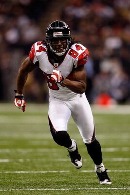 NEW ORLEANS - DECEMBER 07:  Roddy White #84 of the Atlanta Falcons runs downfield against the New Orleans Saints on December 7, 2008 at the Superdome in New Orleans, Louisiana.  (Photo by Chris Graythen/Getty Images)