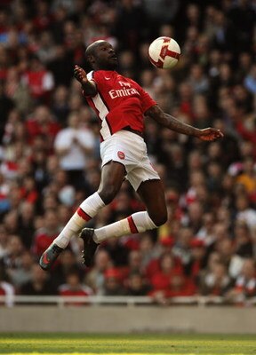 LONDON - APRIL 04:  William Gallas of Arsenal in action during the Barclays Premier League match between Arsenal and Manchester City at Emirates Stadium on April 4, 2009 in London, England.  (Photo by Shaun Botterill/Getty Images)