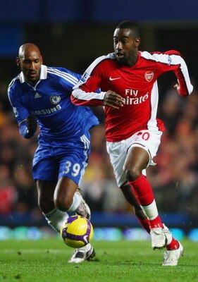 LONDON - NOVEMBER 30:  Johan Djourou of Arsenal is pursued by Nicolas Anelka of Chelsea during the Barclays Premier League match between Chelsea and Arsenal at Stamford Bridge on November 30, 2008 in London, England.  (Photo by Mike Hewitt/Getty Images)
